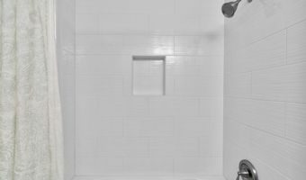 8605 ARDFOUR Ln, Annandale, VA 22003