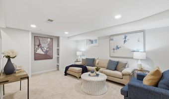 115 S IRIS St, Alexandria, VA 22304
