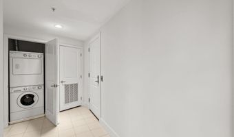 2001 15TH St N 813, Arlington, VA 22201