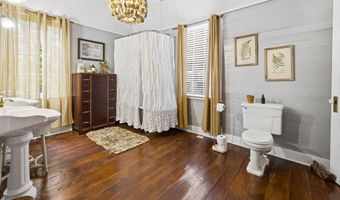 128 4th St, Apalachicola, FL 32320