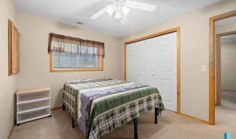 1012 E Magnolia Dr, Brandon, SD 57005