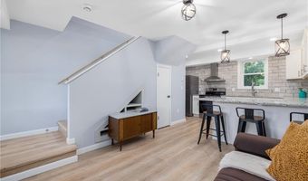 152 Tuckerman Ave 10, Middletown, RI 02842