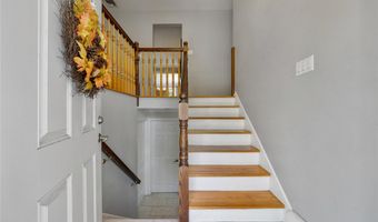 19 Apple Blossom Ct, Airmont, NY 10952