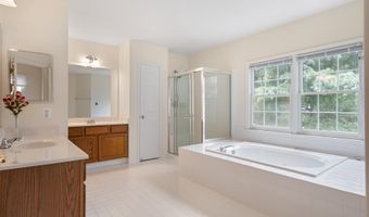 10604 MAPLECREST Ln, Potomac, MD 20854