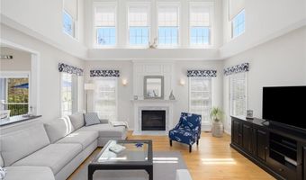 61 Schooner Cove Ln, Narragansett, RI 02882