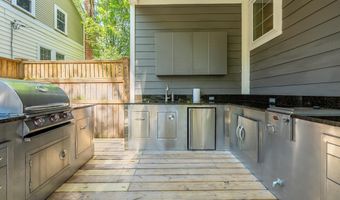 132 S GARFIELD St, Arlington, VA 22204