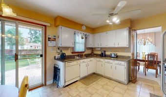1608 E Crabtree Dr, Arlington Heights, IL 60004