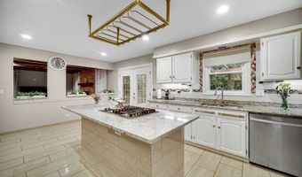 320 Brampton Ln, Arlington Heights, IL 60004