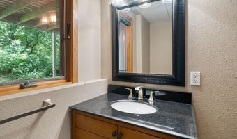 2006 11th Ave NE, Austin, MN 55912