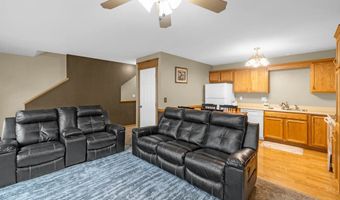 1046 10th Ave NW, Altoona, IA 50009