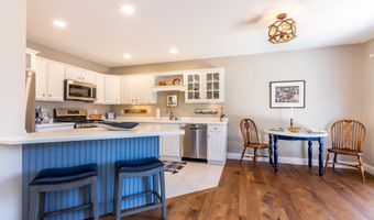 13 Hollyhock Knoll Ct 13, Bourne, MA 02532