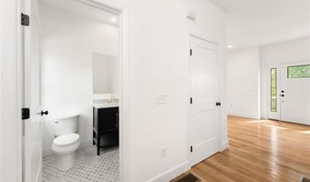 51 Burnett Rd, Warwick, RI 02889
