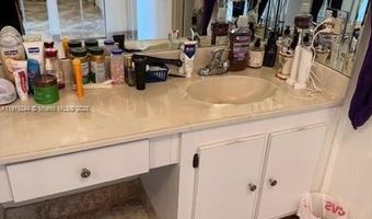 3701 N Country Club Dr 706, Aventura, FL 33180