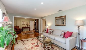 17 Woodview Dr, Cranston, RI 02920