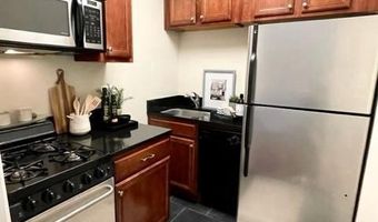 906 S WASHINGTON St 107, Alexandria, VA 22314