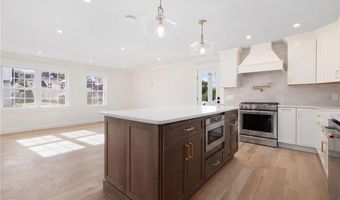 40 Atlantic St, Newport, RI 02840