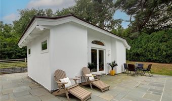 1 Harborview Dr, Newport, RI 02840