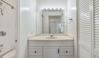 98 Moanalua Rd 2103, Aiea, HI 96701
