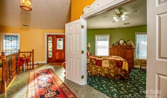 101 Fawns Rest Rd, Black Mountain, NC 28711