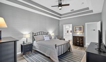 5610 GOLDEN ISLES Dr, Apollo Beach, FL 33572