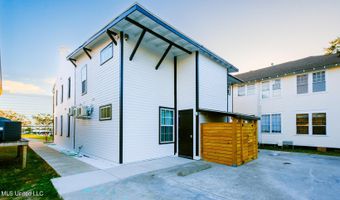 782 Water St, Biloxi, MS 39530