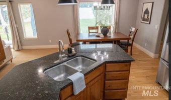 1030 Oakwood St, Burley, ID 83318