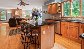 9 Santom St, Auburn, MA 01501