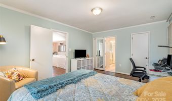 2722 Hillmont Dr, Charlotte, NC 28226