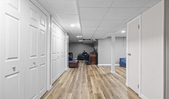 152 Glen Hills Dr, Cranston, RI 02920