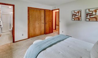 5514 Meadowood Dr, Fitchburg, WI 53711