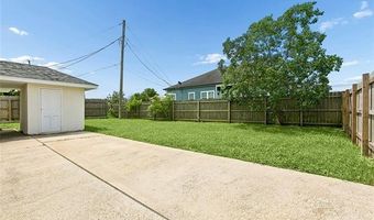 300 CHINCHILLA Dr, Arabi, LA 70032