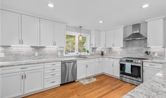17 Will Croft St, Cumberland, RI 02864
