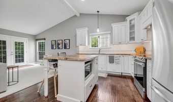 514 Great Hill Dr, Ballwin, MO 63021