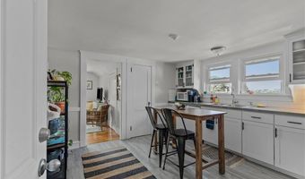 40 Webster St B, Newport, RI 02840