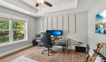8 Apple Ln, Asheville, NC 28804
