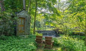 6 Spring St, Chester, CT 06412