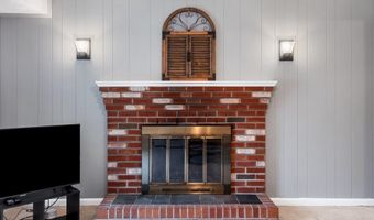 30 Marion Ave, Auburn, MA 01501