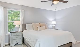 404 Arbor Spring Dr, Ballwin, MO 63021