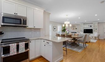 161 Seawynds Dr, North Kingstown, RI 02852