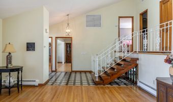 9 Delno Dr, Danbury, CT 06811