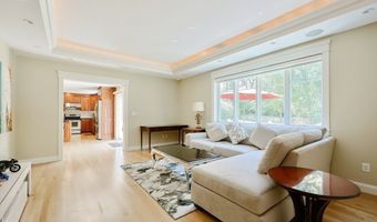 8 Pilgrim Rd, Ashland, MA 01721