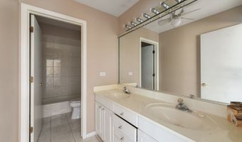 201 E White Oak St, Arlington Heights, IL 60005