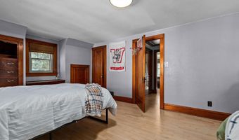 1613 N DIVISION St, Appleton, WI 54911