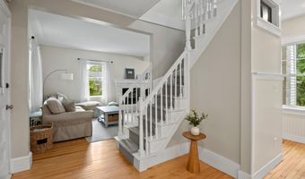 259 Middle Rd, Falmouth, ME 04105