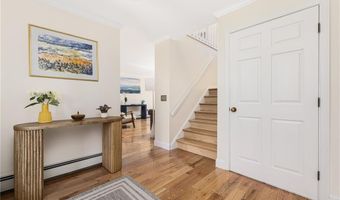 18 JH Dwyer Dr, Middletown, RI 02842