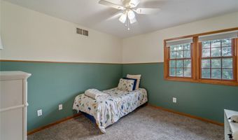 410 Oakwood Ct, Altoona, IA 50009