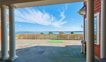 127 Cliff Dr, Narragansett, RI 02882