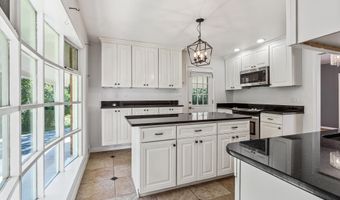6828 WINTER Ln, Annandale, VA 22003