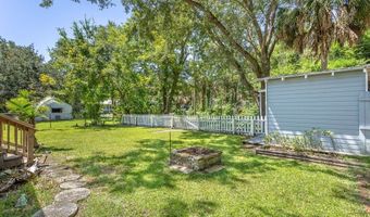 106 17th St, Apalachicola, FL 32320
