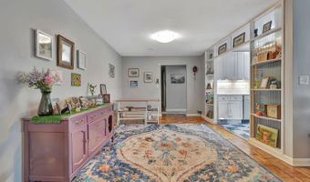 4028 Ledgewood Dr, Cincinnati, OH 45229